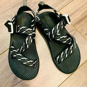 COPY - Kids Chaco EcoTread summer water sandals Size 1 black and white GUC